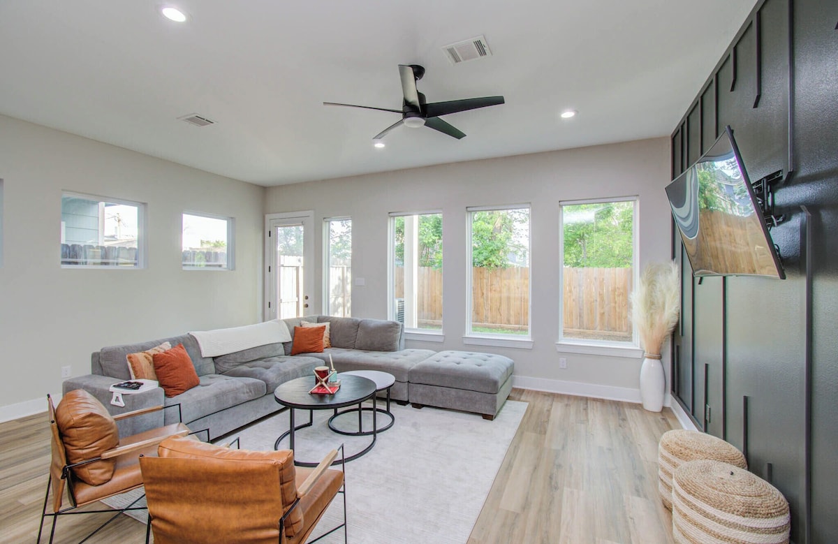 Photo 18 of Cozy Houston Home Near DT, Med Center, Restaurants, Sporting Venues