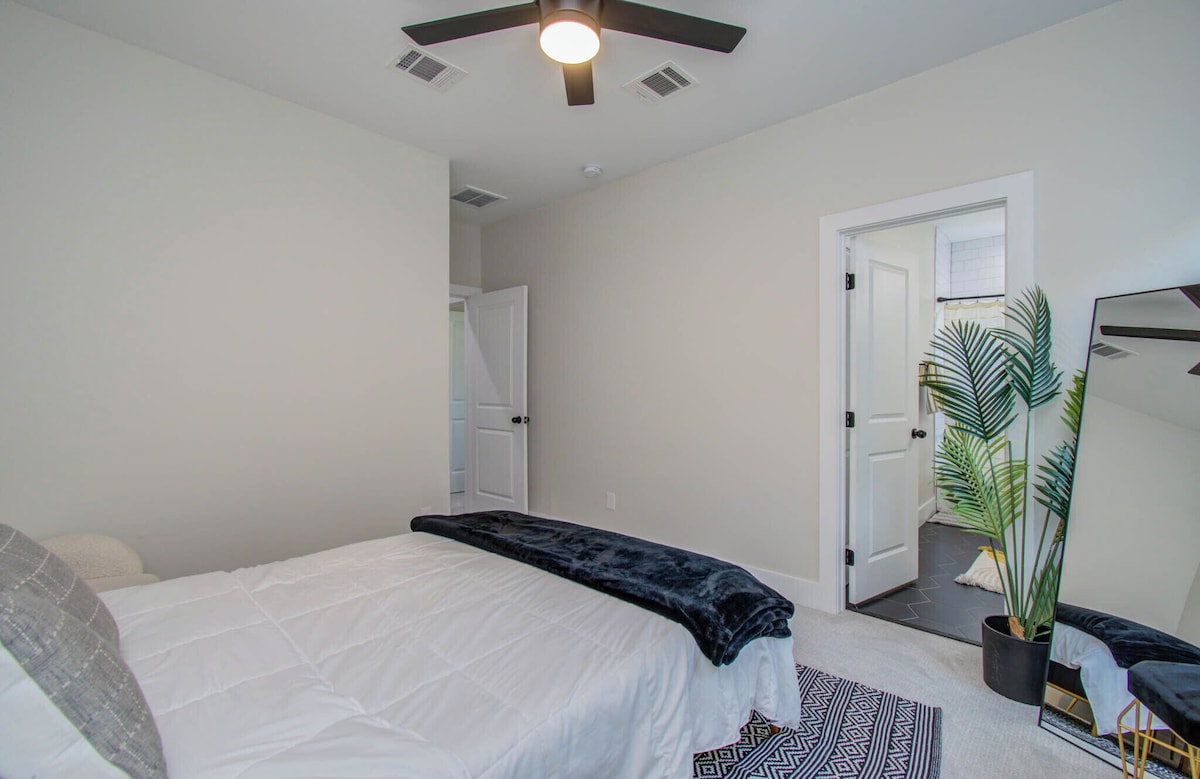 Photo 23 of Cozy Houston Home Near DT, Med Center, Restaurants, Sporting Venues