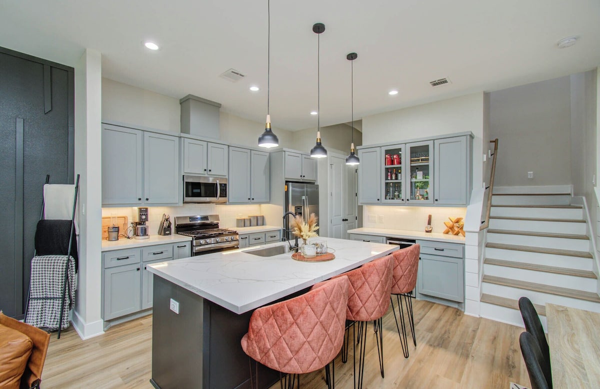Photo 12 of Cozy Houston Home Near DT, Med Center, Restaurants, Sporting Venues