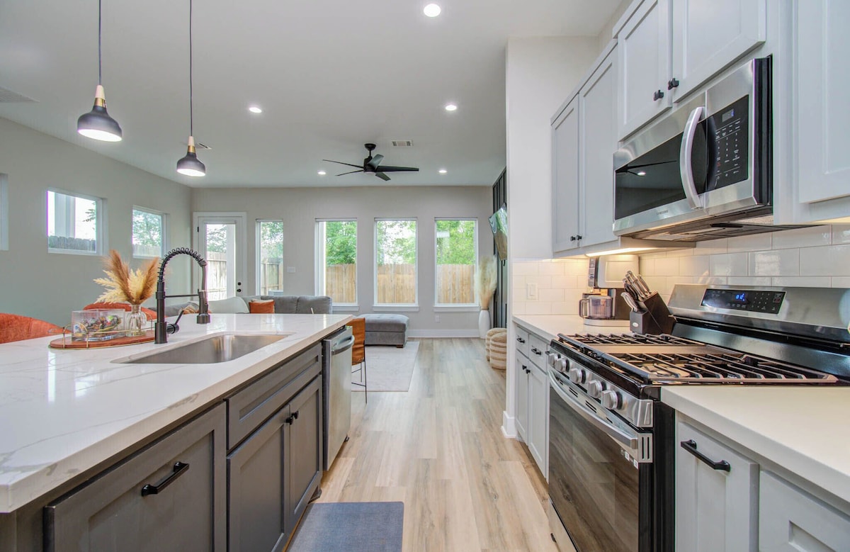 Photo 8 of Cozy Houston Home Near DT, Med Center, Restaurants, Sporting Venues