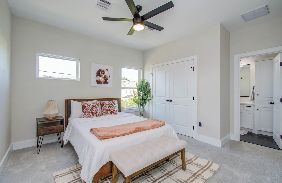 Photo 26 of Cozy Houston Home Near DT, Med Center, Restaurants, Sporting Venues