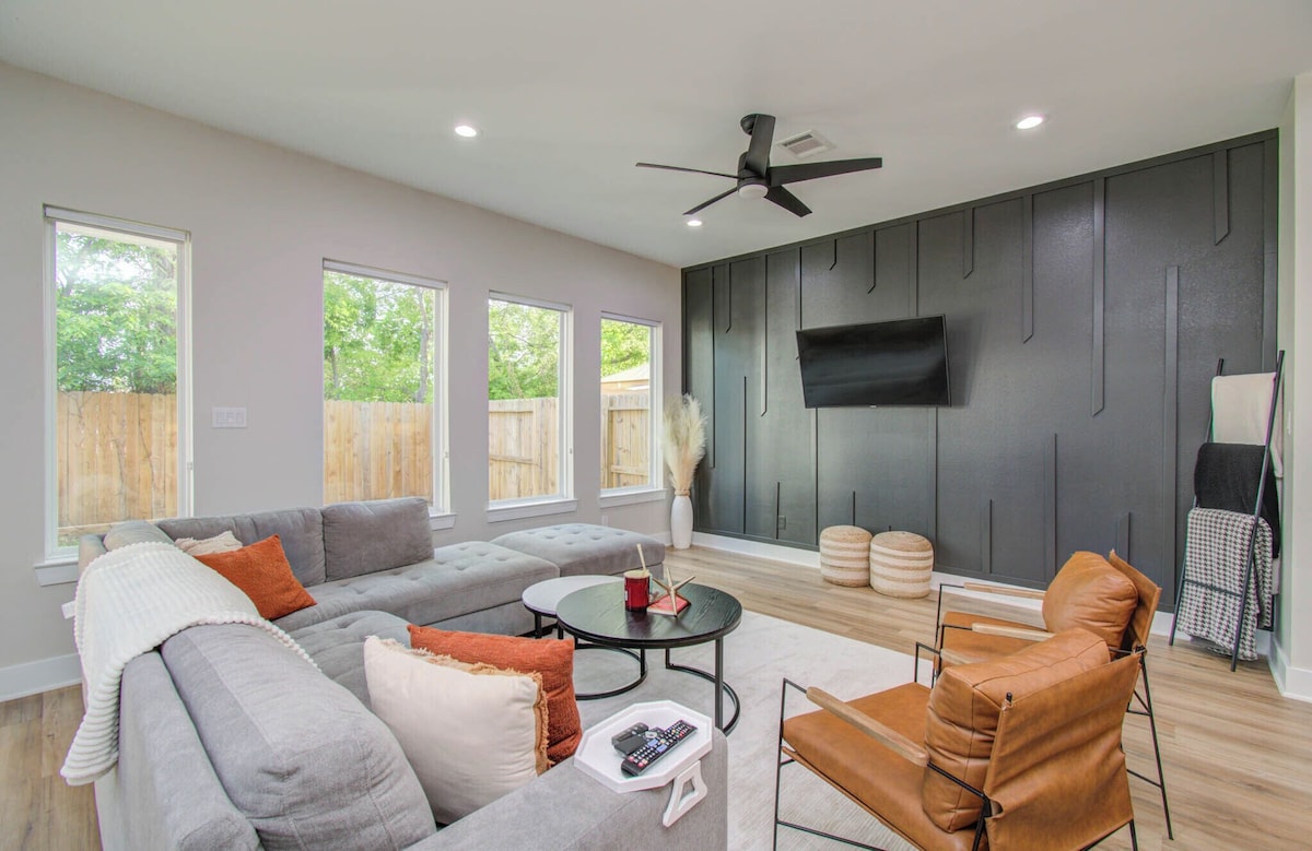 Photo 16 of Cozy Houston Home Near DT, Med Center, Restaurants, Sporting Venues