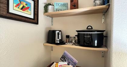 Beautiful, Quiet Casita in Safe Neighborhood Surrounded by Hiking Trails