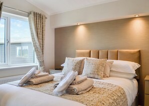 4 bedrooms - Family Holidays, Whatever the Season, Whatever the Stay. (Tenby)