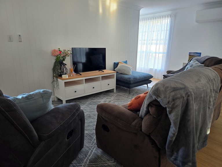 The Homestead In Forest Lake - Sleeps 8 - May Include 1 Pet By Request Only. - Oxley