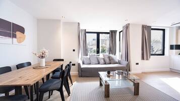 Smart TV, computer monitors