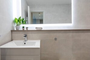 Hair dryer, towels - Palm Tree House - Dolce Lemons (Greater London)