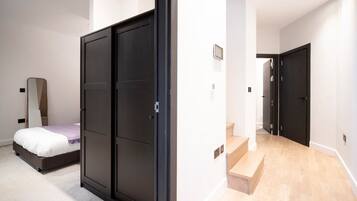 2 bedrooms, desk, iron/ironing board, travel cot