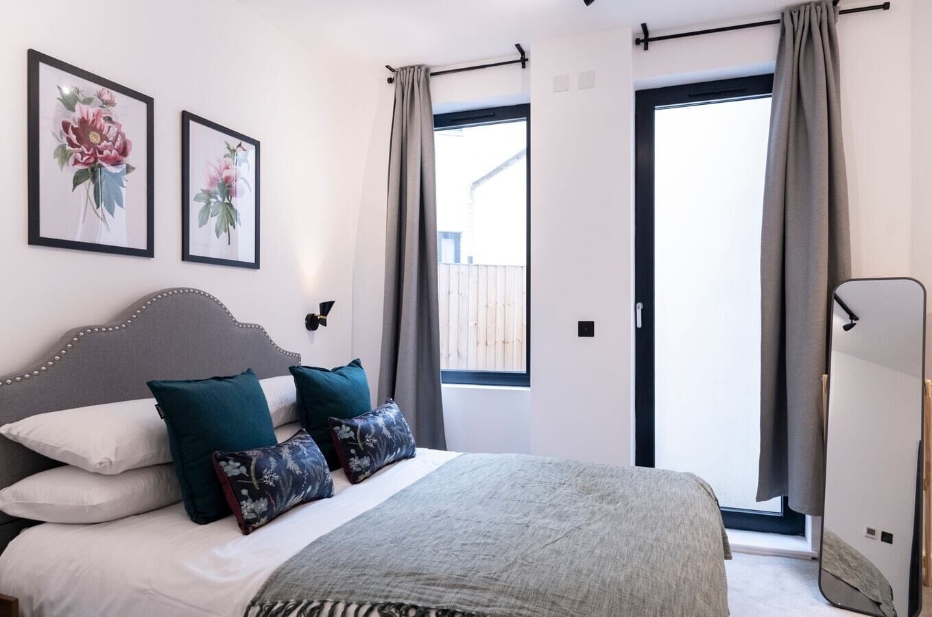 2 bedrooms, desk, iron/ironing board, travel cot