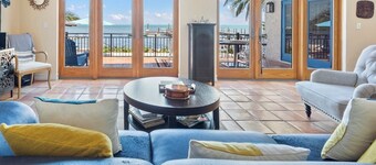 Villa IKI -Private Dock & Pool - Oceanfront 10 guests