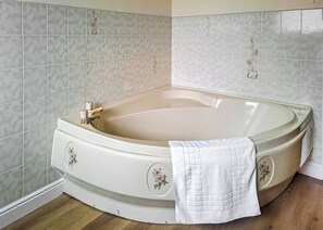 Bathroom - 3 bedroom accommodation in Mablethorpe (Mablethorpe)