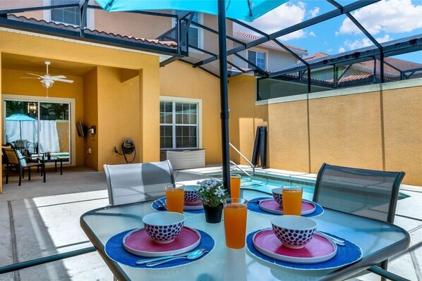 2 piscinas externas, guarda-sóis, espreguiçadeiras