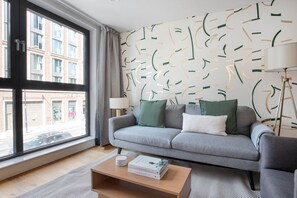 Télévision, chaîne hi-fi