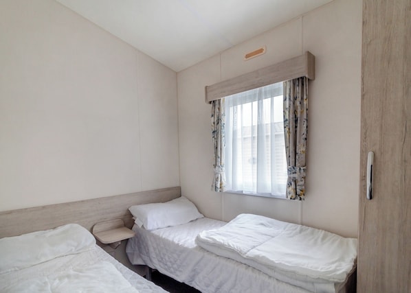 4 bedrooms - Castaways Oyster 10 (Pet) (Bacton-on-Sea)