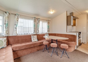 Interior - Castaways Oyster 10 (Pet) (Bacton-on-Sea)