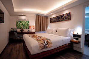 Standard Single Room | Peti besi dalam bilik, ruang kerja komputer riba 