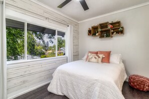 5 bedrooms, WiFi, bed sheets