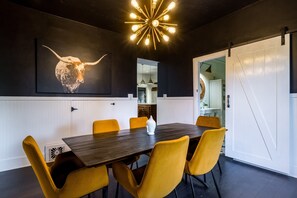 Dining - Historic Home just minutes to Whitman and Downtown Walla Walla! Dog friendly! (Walla Walla)