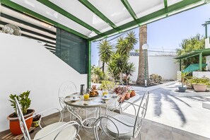 Outdoor dining - Casa Jesús | Holiday Apartment in Lanzarote - Spain (Puerto del Carmen)