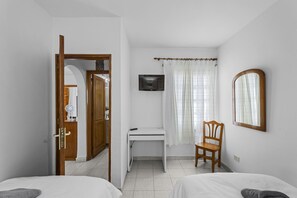 1 bedroom, iron/ironing board, free WiFi, bed sheets - Casa Jesús | Holiday Apartment in Lanzarote - Spain (Puerto del Carmen)