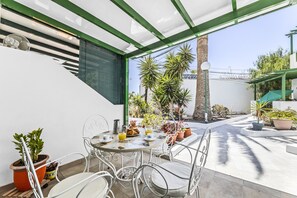 Outdoor dining - Casa Jesús | Holiday Apartment in Lanzarote - Spain (Puerto del Carmen)