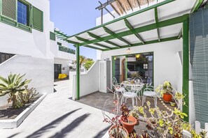 Outdoor dining - Casa Jesús | Holiday Apartment in Lanzarote - Spain (Puerto del Carmen)