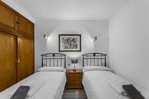 1 bedroom, iron/ironing board, free WiFi, bed sheets - Casa Jesús | Holiday Apartment in Lanzarote - Spain (Puerto del Carmen)