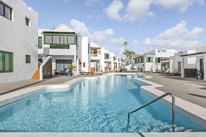 Pool - Casa Jesús | Holiday Apartment in Lanzarote - Spain (Puerto del Carmen)