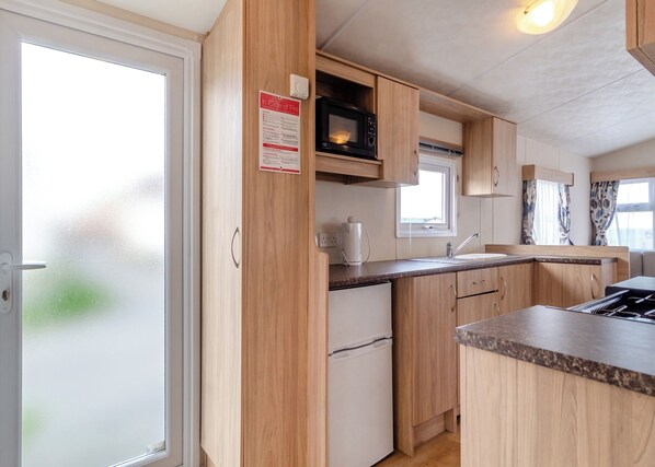 Fridge, oven, stovetop, toaster