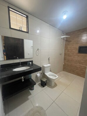 Towels, soap, toilet paper - Temporada Votuporanga, Casa Confortável (Votuporanga)