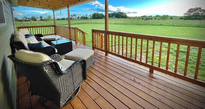 Tranquil Cabin on 71/acre cattle farm—near Cloud 9 ranch and Ozark rivers!
