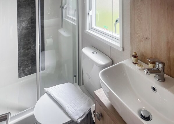Bathroom - Platinum 2 Caravan (Pet) (Roman Bank, Skegness)