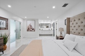 5 chambres, fer et planche à repasser, Wi-Fi, draps fournis