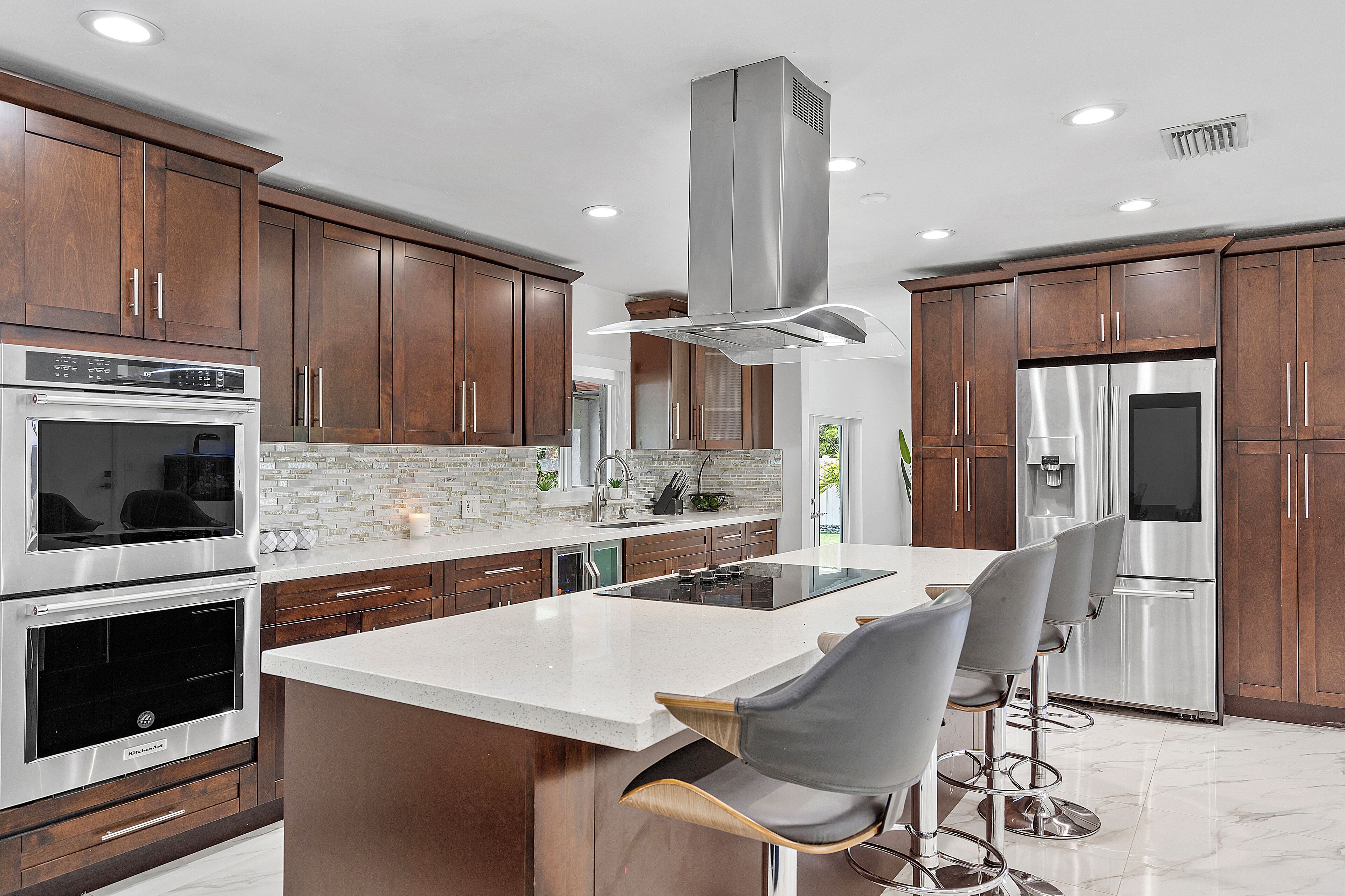 ثلاجة، ميكروويف، فرن، موقد طهي مسطح