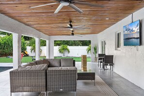 屋外ダイニングエリア