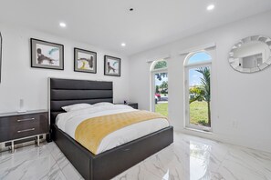 5 chambres, fer et planche à repasser, Wi-Fi, draps fournis