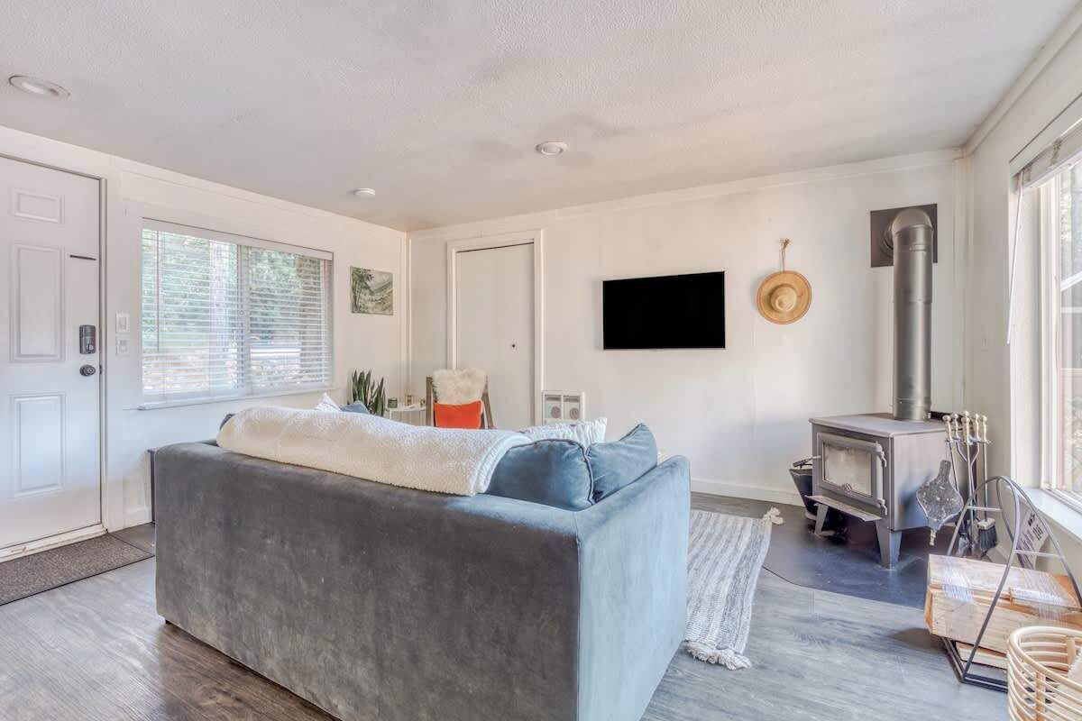 TV, fireplace, books, offices