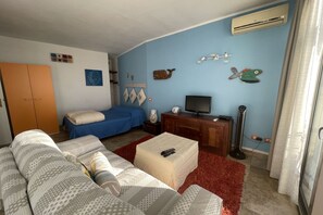 Travel crib
