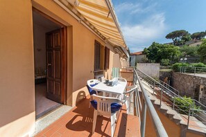 Outdoor dining - Il Papavero Apartment (San Piero In Campo)