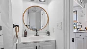 Toallas, jabón, papel de baño