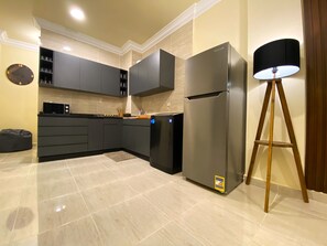 Réfrigérateur, micro-ondes