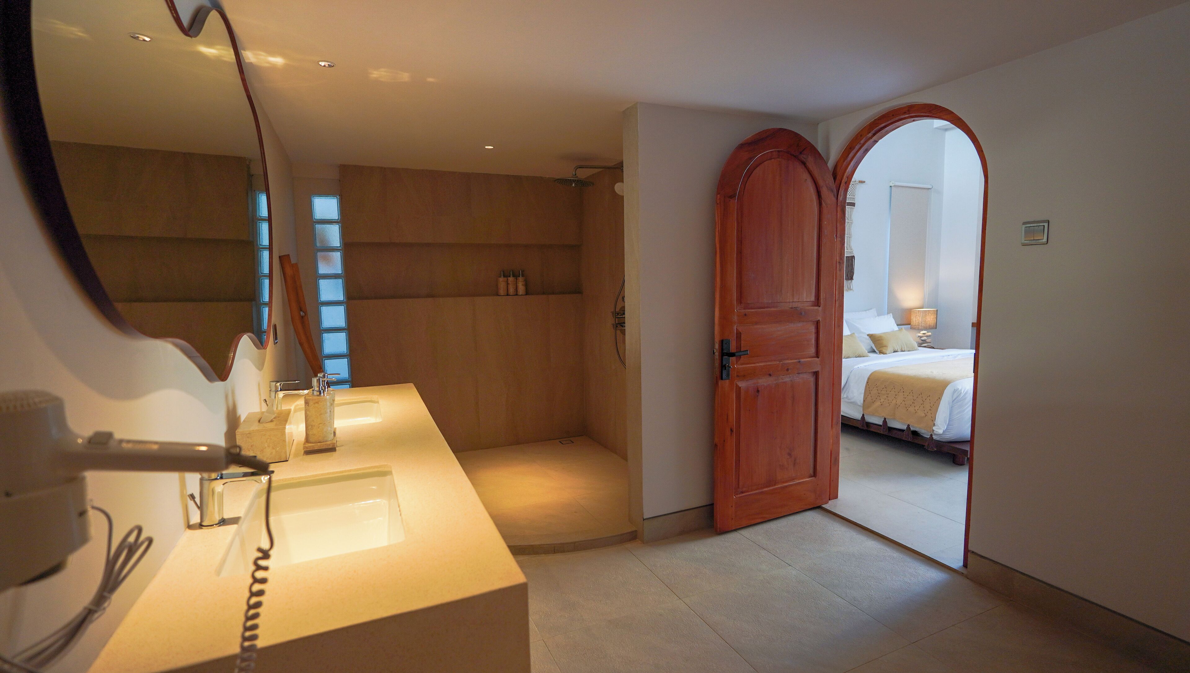 Loft | Baño | Regadera, secadora de cabello, toallas, jabón 