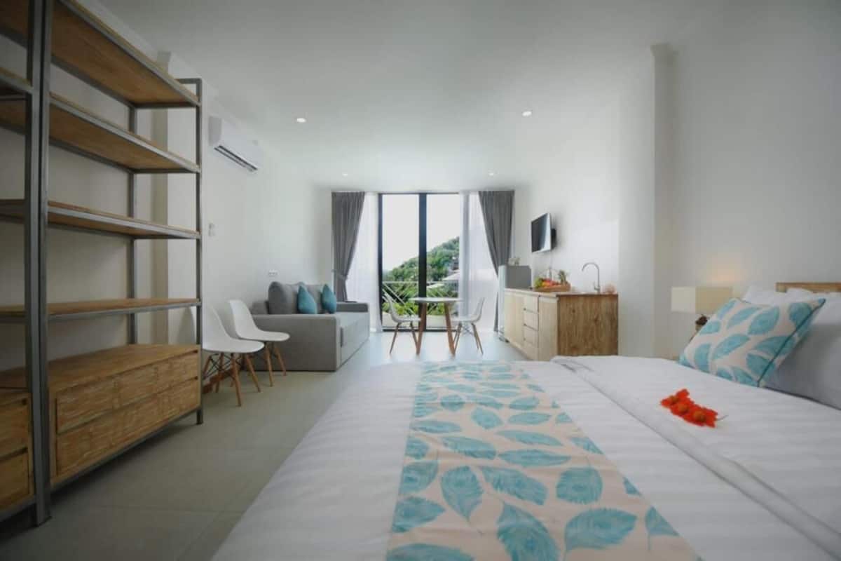 Comfort Studio Suite, Balcony, City View