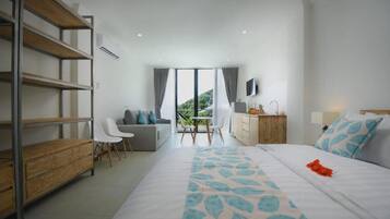 Comfort Studio Suite, Balcony, City View | Desk, laptop workspace, iron/ironing board, free WiFi