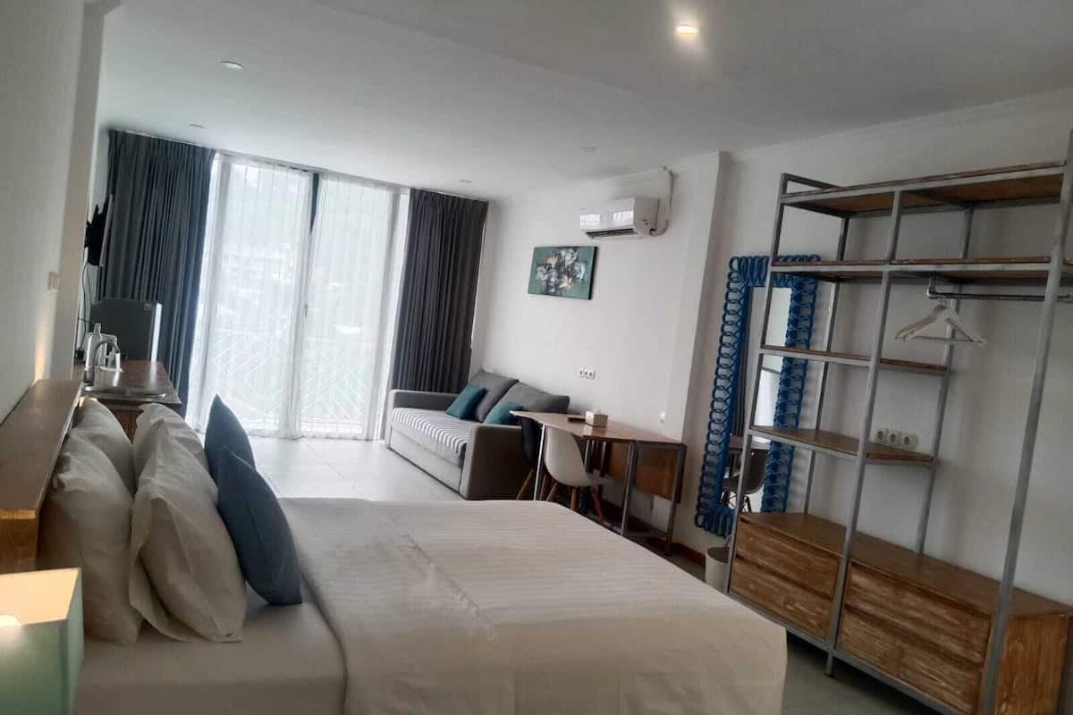 Comfort Studio Suite, Balcony, City View