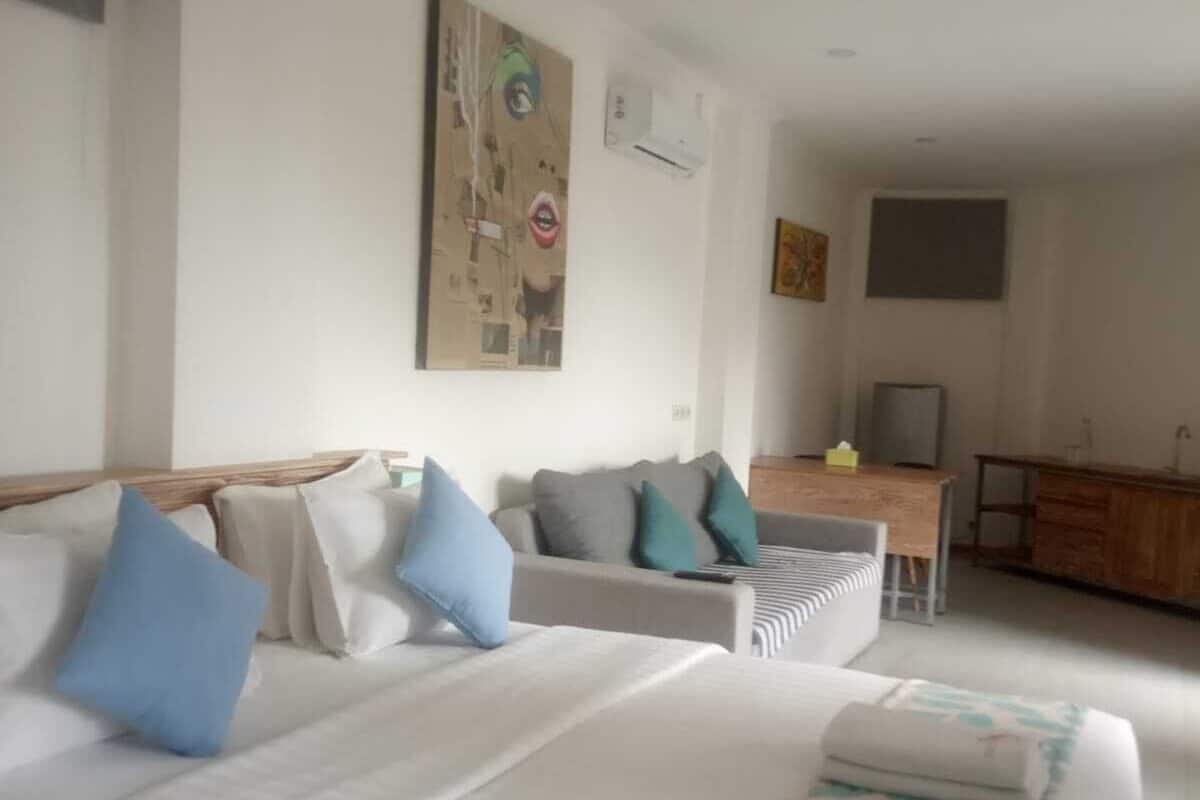 Desk, laptop workspace, iron/ironing board, free WiFi