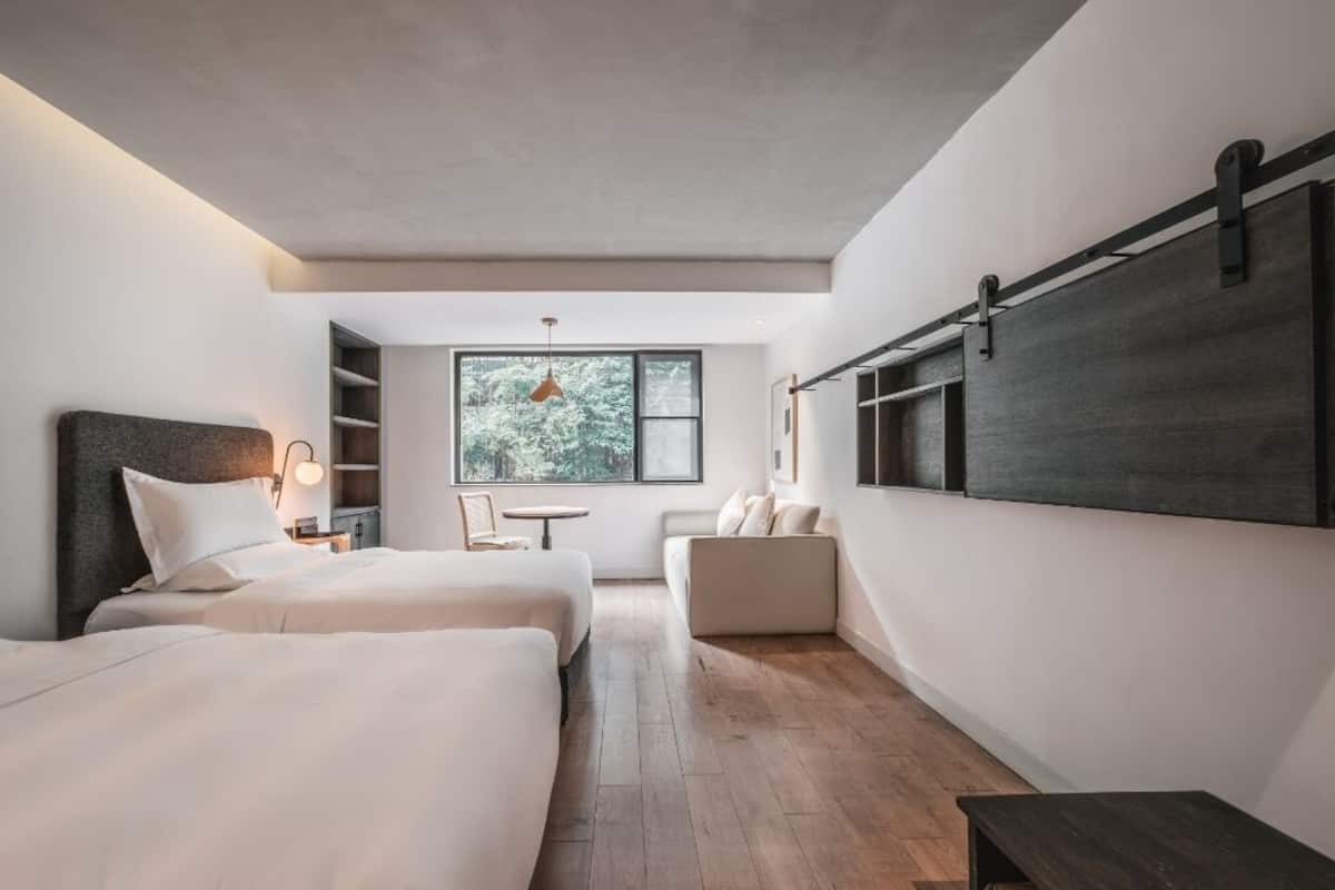 City Twin Room | Individually decorated, desk, blackout drapes, iron/ironing board