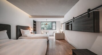 City Twin Room | Individually decorated, desk, blackout drapes, iron/ironing board