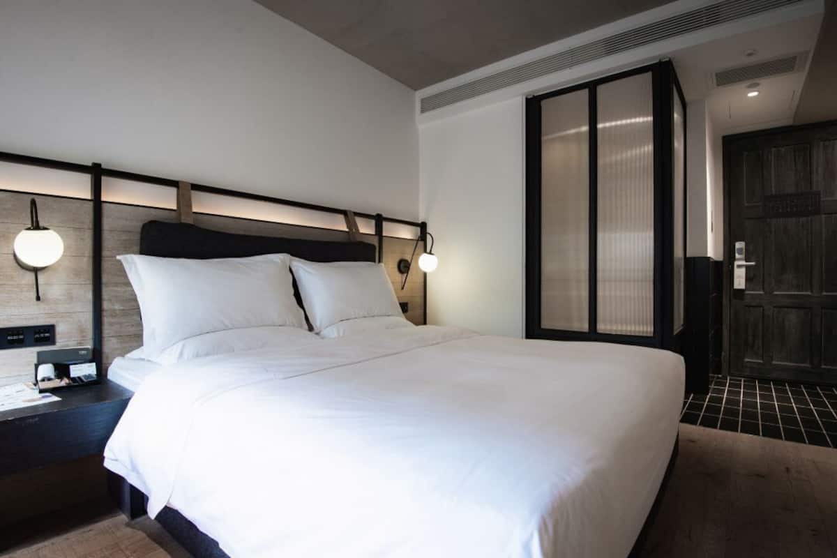 Superior Double Room | Individually decorated, desk, blackout drapes, iron/ironing board