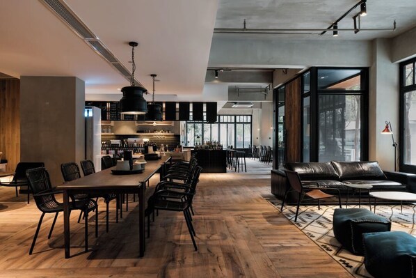 Lobby sitting area - Xu Li Traveling Hotel (Chengdu Taikoo Li Chunxi Road Branch) (Chengdu)